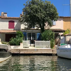  Hébergement de vacances Maison D'azur